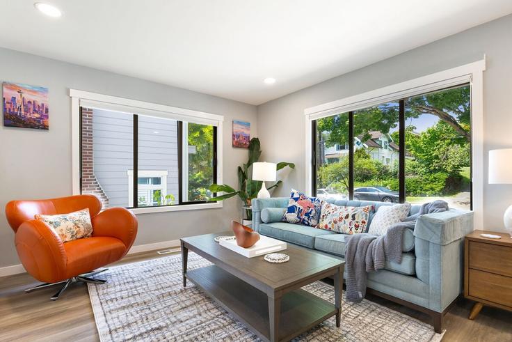 Seattle SeattleのBuilding 1st Avenue Northeast - betterstay - 1341973のアパートメントにある、モダンな家具を備えたエレガントなデザインのリビングルーム