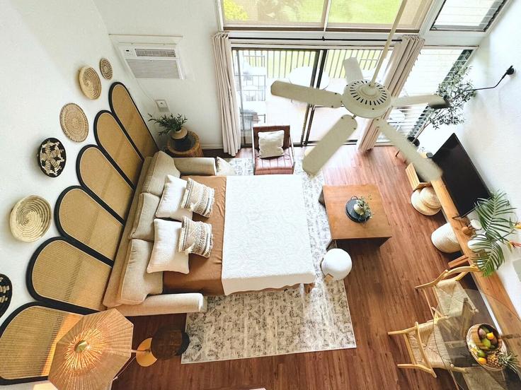 Sala de estar elegantemente projetada com móveis modernos em um apartamento no Building Uluniu Road - betterstay - 1035894 - USA em Kihei, Kihei Sala de estar elegantemente projetada com móveis modernos em um apartamento no Building Uluniu Road - betterstay - 1035894 - USA em Kihei, Kihei