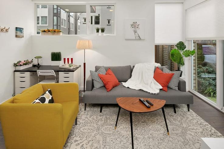 Seattle, Seattle에 위치한 Building East Marion Street - betterstay - 1036010 - SEA 유닛의 세련된 인테리어가 돋보이는 거실 Seattle, Seattle에 위치한 Building East Marion Street - betterstay - 1036010 - SEA 유닛의 세련된 인테리어가 돋보이는 거실