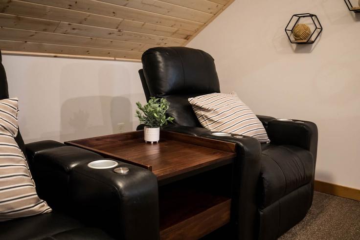 Elegante sala de estar con mobiliario moderno en un apartamento en Building Paradise Drive - betterstay - 1035921 - SEA en Ashford, Ashford