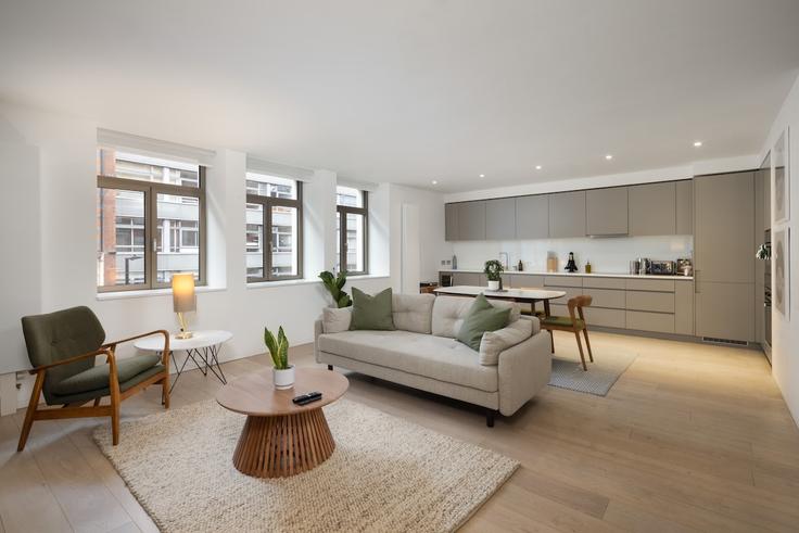 Building Great Portland Street - beyond-apartments-opco-ltd - 1633017 adresindeki bir dairede modern mobilyalarla zarif bir şekilde tasarlanmış oturma odası City of Westminster, London
