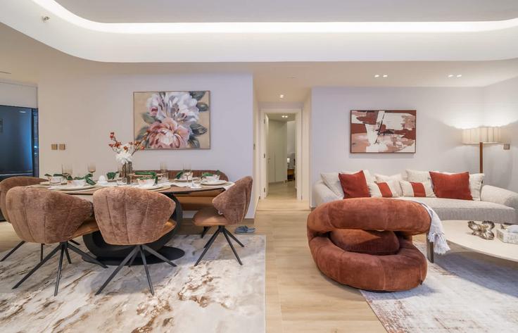 Dubai Marina, Dubai에 위치한 Building Thowaab Street - bhavan-vacation-homes - 1351215 아파트의 세련된 인테리어가 돋보이는 거실