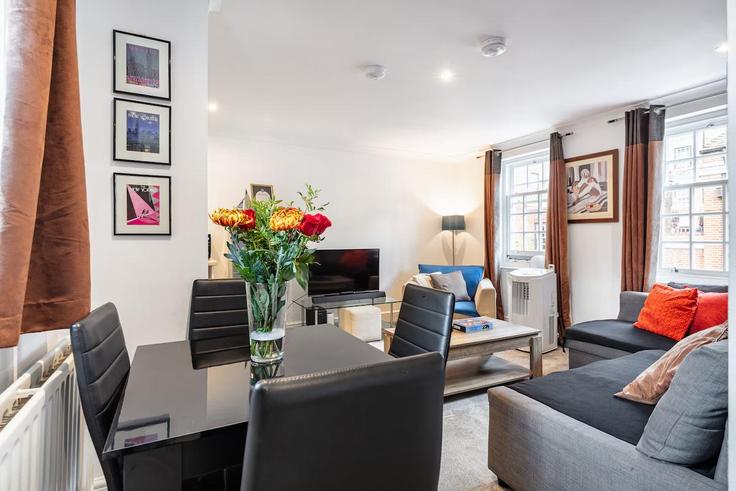 Building Page Street - big-ben-stays - 1436125 adresindeki bir dairede modern mobilyalarla zarif bir şekilde tasarlanmış oturma odası City of Westminster, London Building Page Street - big-ben-stays - 1436125 adresindeki bir dairede modern mobilyalarla zarif bir şekilde tasarlanmış oturma odası City of Westminster, London