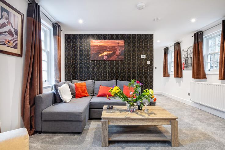 Salle de séjour élégante avec mobilier moderne dans un appartement à Building Regency Place - big-ben-stays - 1522308 à City of Westminster, London