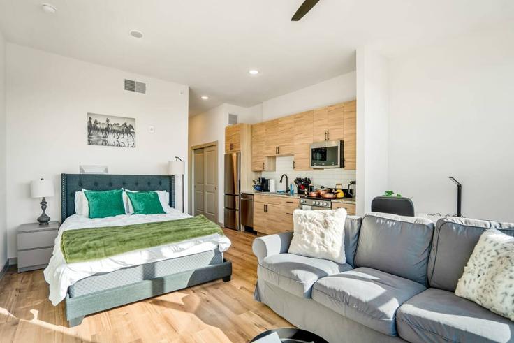 Houston, Houston에 위치한 Building Shepherd Drive - bigger-space - 1380756 유닛의 세련된 인테리어가 돋보이는 거실