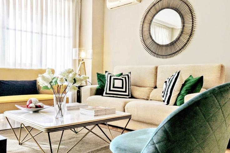 Salle de séjour élégante avec mobilier moderne dans un appartement à Building Carrer de Vilamur - biz-flats - 1465058 à Les Corts, Barcelona