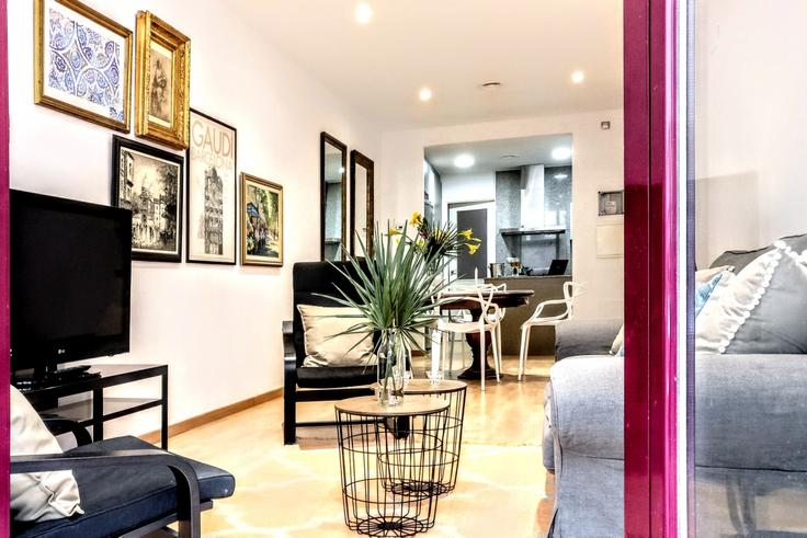 Salle de séjour élégante avec mobilier moderne dans un appartement à Building Carrer de Sant Pau - bizflats - 1055553 à Ciutat Vella, Barcelona Salle de séjour élégante avec mobilier moderne dans un appartement à Building Carrer de Sant Pau - bizflats - 1055553 à Ciutat Vella, Barcelona