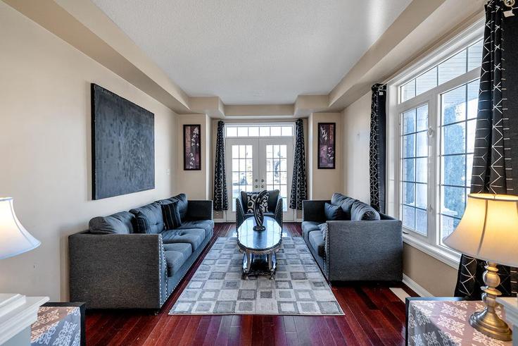 Building Dent Street - black-star - 1498590 adresindeki bir dairede modern mobilyalarla zarif bir şekilde tasarlanmış oturma odası Ajax, Ajax