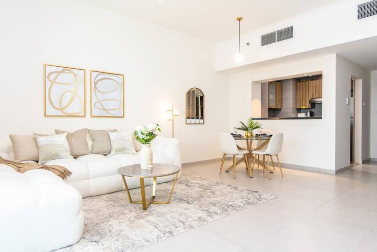 Building Jacques Chirac Street - bloomfields-holiday-home - 1474963 adresindeki bir dairede modern mobilyalarla zarif bir şekilde tasarlanmış oturma odası Al Saadiyat Island, Abu Dhabi