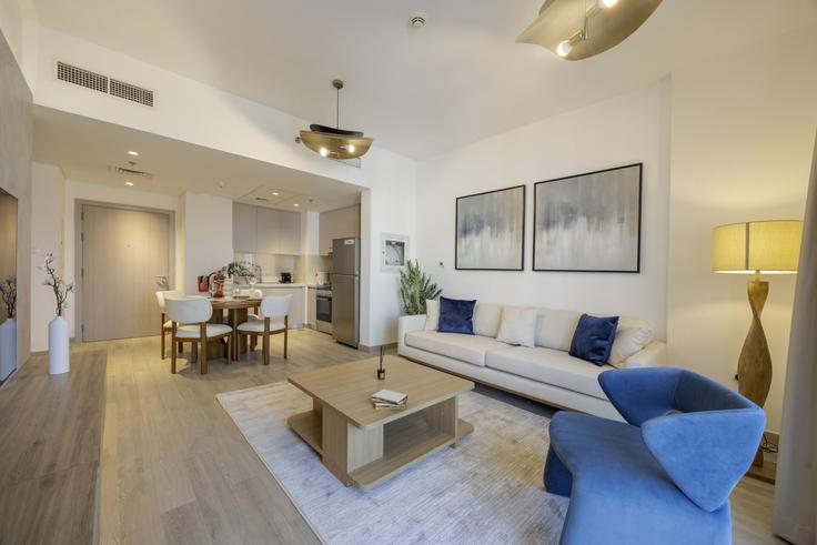 Building Tariaq Bedon Esm - bloomfields-holiday-home - 1475129 adresindeki bir dairede modern mobilyalarla zarif bir şekilde tasarlanmış oturma odası Yas Island, Abu Dhabi Building Tariaq Bedon Esm - bloomfields-holiday-home - 1475129 adresindeki bir dairede modern mobilyalarla zarif bir şekilde tasarlanmış oturma odası Yas Island, Abu Dhabi
