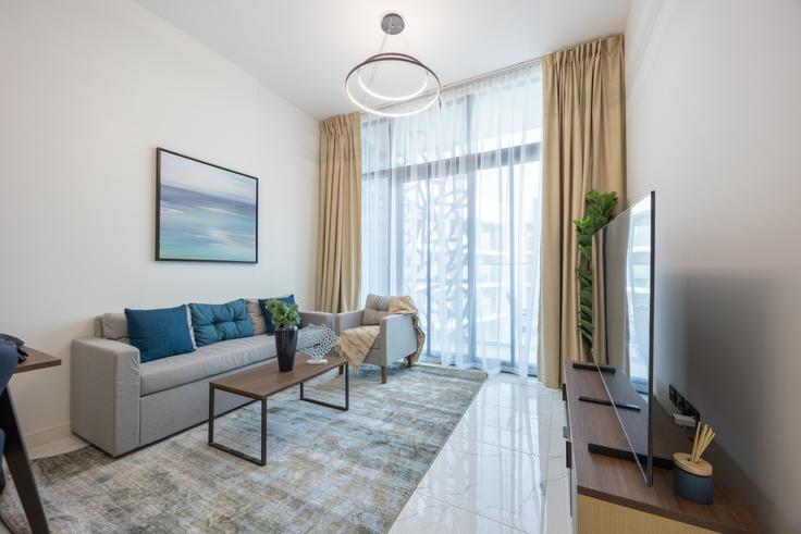 Elegant gestaltetes Wohnzimmer mit moderner Einrichtung in einer Wohnung im Building Tariaq Bedon Esm - bloomfields-holiday-home - 1475132 in Masdar City, Abu Dhabi Elegant gestaltetes Wohnzimmer mit moderner Einrichtung in einer Wohnung im Building Tariaq Bedon Esm - bloomfields-holiday-home - 1475132 in Masdar City, Abu Dhabi