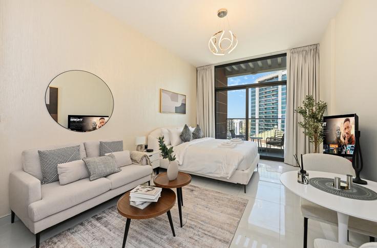 Arjan-Dubailand, Dubai에 위치한 Building Tariaq Bedon Esm - bloomfields-holiday-home - 1475170 유닛의 세련된 인테리어가 돋보이는 거실