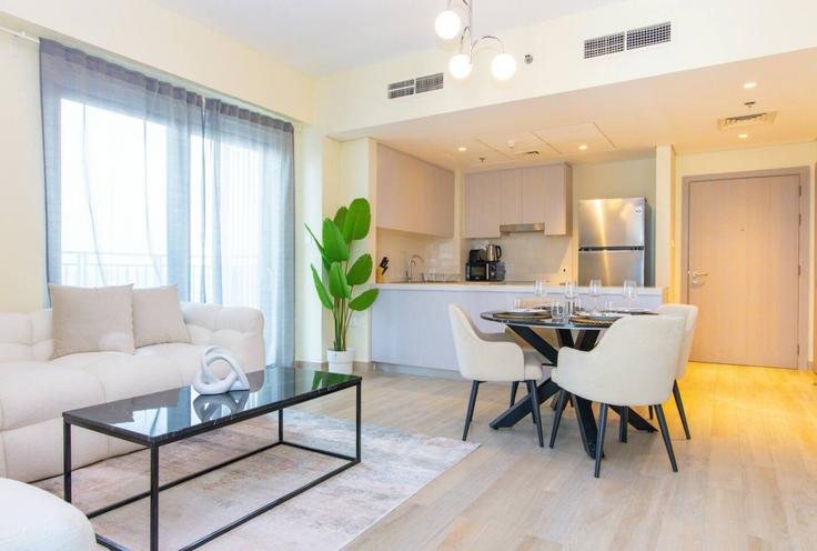 Building Tariaq Bedon Esm - bloomfields-holiday-home - 1475184 adresindeki bir dairede modern mobilyalarla zarif bir şekilde tasarlanmış oturma odası Yas Island, Abu Dhabi Building Tariaq Bedon Esm - bloomfields-holiday-home - 1475184 adresindeki bir dairede modern mobilyalarla zarif bir şekilde tasarlanmış oturma odası Yas Island, Abu Dhabi