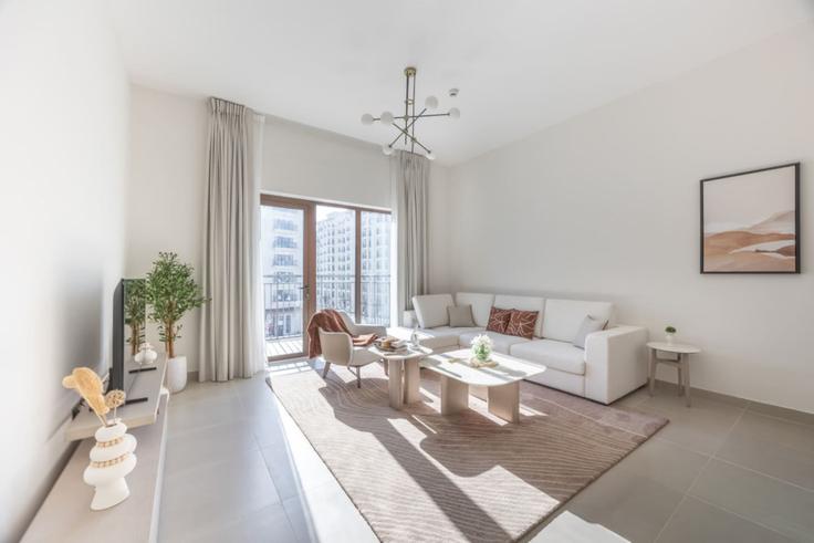 Yas Island, Abu Dhabi에 위치한 Building Yas Street - bloomfields-holiday-home - 1475201 유닛의 세련된 인테리어가 돋보이는 거실 Yas Island, Abu Dhabi에 위치한 Building Yas Street - bloomfields-holiday-home - 1475201 유닛의 세련된 인테리어가 돋보이는 거실