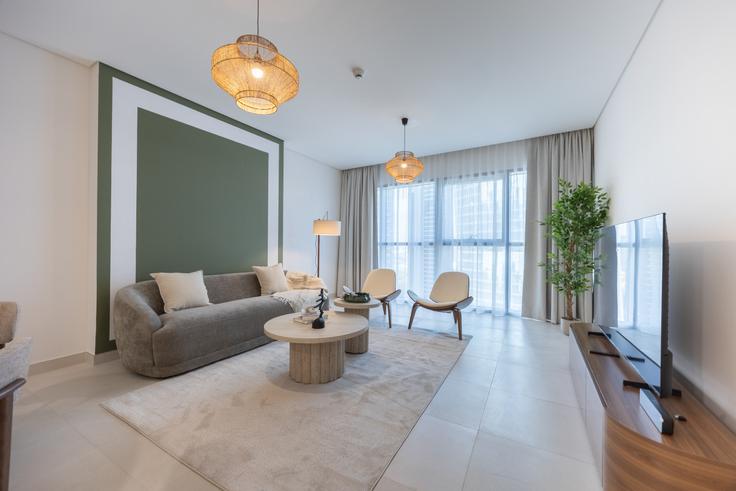 Sala de estar elegantemente projetada com móveis modernos em um apartamento no Building Matar Bin Thani Al Rumaithi Street - bloomfields-holiday-home - 1475219 em Al Reem Island, Abu Dhabi
