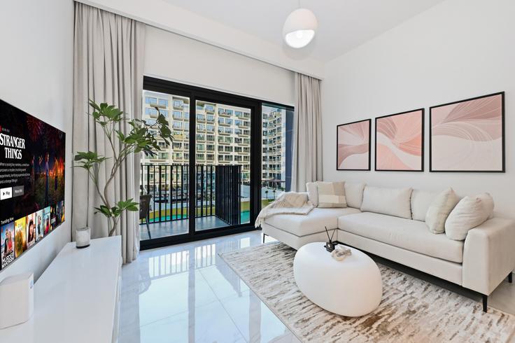 Building Tariaq Bedon Esm - bloomfields-holiday-home - 1491174 adresindeki bir dairede modern mobilyalarla zarif bir şekilde tasarlanmış oturma odası Al Hebiah Second, Dubai