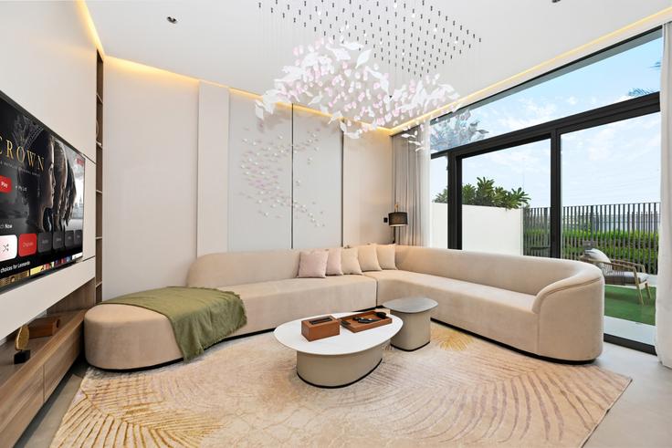 Wadi Al Safa 5, Dubai에 위치한 Building Tariaq Bedon Esm - bloomfields-holiday-home - 1512419 유닛의 세련된 인테리어가 돋보이는 거실 Wadi Al Safa 5, Dubai에 위치한 Building Tariaq Bedon Esm - bloomfields-holiday-home - 1512419 유닛의 세련된 인테리어가 돋보이는 거실