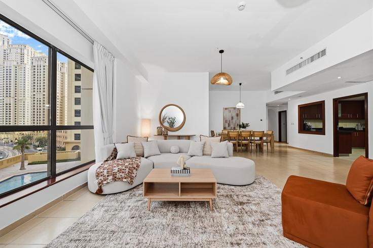 Salle de séjour élégante avec mobilier moderne dans un appartement à Building Al Gharbi Street - bloomfields-holiday-home - 1607787 à Dubai Marina, Dubai Salle de séjour élégante avec mobilier moderne dans un appartement à Building Al Gharbi Street - bloomfields-holiday-home - 1607787 à Dubai Marina, Dubai