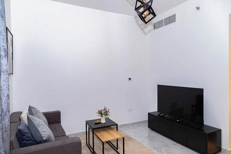 Building Al Ibda' St - bloomfields-holiday-home - 1474832 adresindeki bir dairede modern mobilyalarla zarif bir şekilde tasarlanmış oturma odası Masdar City, Abu Dhabi