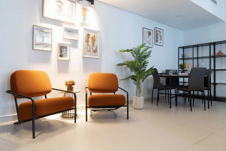 Abu Dhabi Al Reem IslandのBuilding ʹUd Al Yarih Street - bloomfields-holiday-home - 1474843のアパートメントにある、モダンな家具を備えたエレガントなデザインのリビングルーム