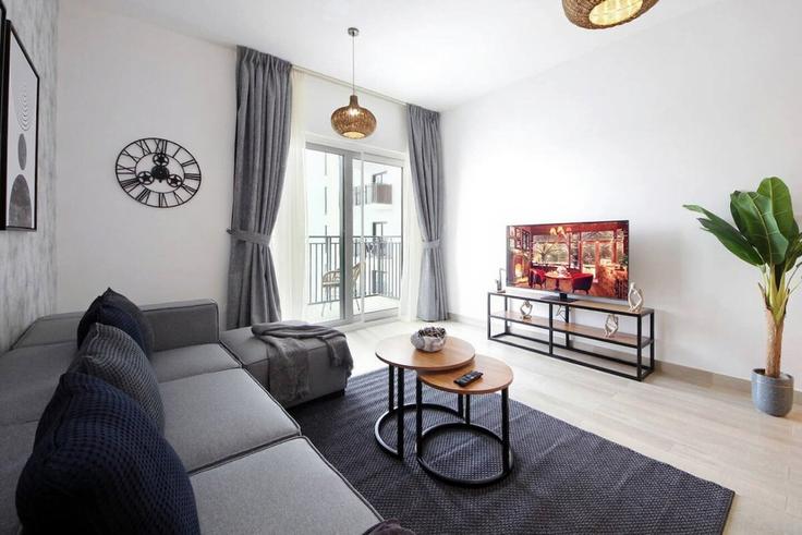 Abu Dhabi Yas IslandのBuilding Ad Durar Street - bloomfields-holiday-home - 1474785のアパートメントにある、モダンな家具を備えたエレガントなデザインのリビングルーム Abu Dhabi Yas IslandのBuilding Ad Durar Street - bloomfields-holiday-home - 1474785のアパートメントにある、モダンな家具を備えたエレガントなデザインのリビングルーム