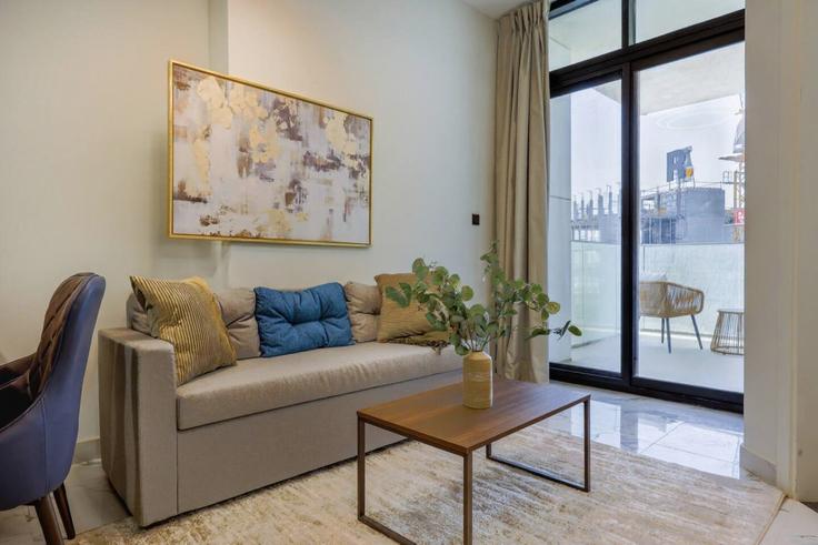 Sala de estar elegantemente projetada com móveis modernos em um apartamento no Building Ar Reem Street - bloomfields-holiday-home - 1475041 em Al Maryah Island, Abu Dhabi