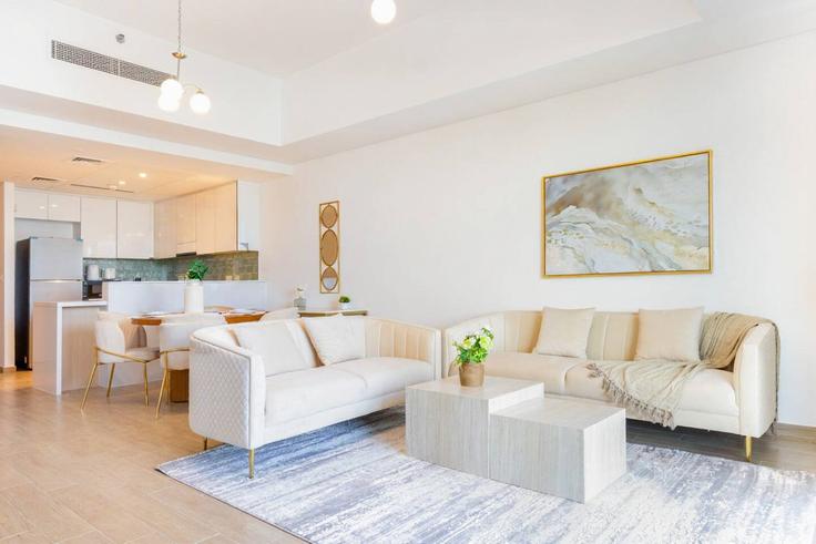 Building Al Ihtiraf Street - bloomfields-holiday-home - 1474993 adresindeki bir dairede modern mobilyalarla zarif bir şekilde tasarlanmış oturma odası Yas Island, Abu Dhabi