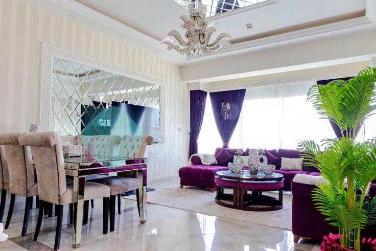 Salle de séjour élégante avec mobilier moderne dans un appartement à Building Ash Shiʹbah Street - bloomfields-holiday-home - 1475249 à Al Reem Island, Abu Dhabi