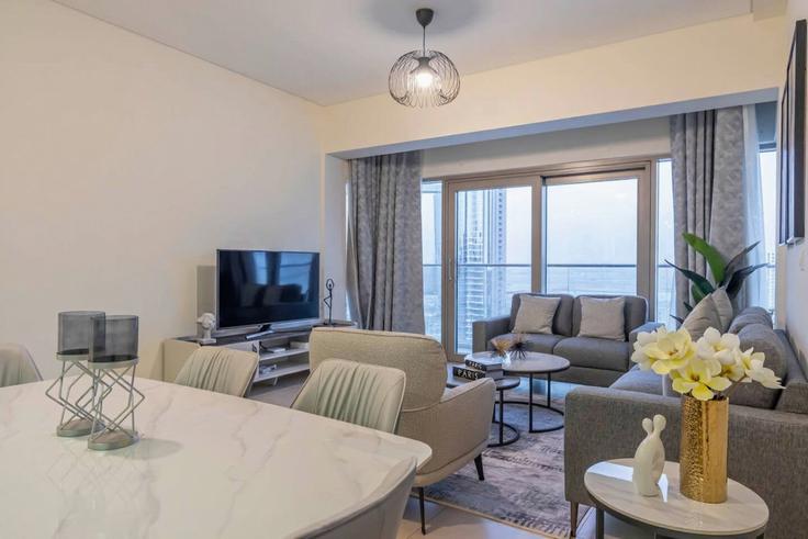 Abu Dhabi Al Reem IslandのBuilding Ash Shiʹbah Street - bloomfields-holiday-home - 1474910のアパートメントにある、モダンな家具を備えたエレガントなデザインのリビングルーム