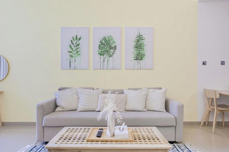 Elegant gestaltetes Wohnzimmer mit moderner Einrichtung in einer Wohnung im Building Matar Bin Thani Al Rumaithi Street - bloomfields-holiday-home - 1474978 in Al Reem Island, Abu Dhabi Elegant gestaltetes Wohnzimmer mit moderner Einrichtung in einer Wohnung im Building Matar Bin Thani Al Rumaithi Street - bloomfields-holiday-home - 1474978 in Al Reem Island, Abu Dhabi