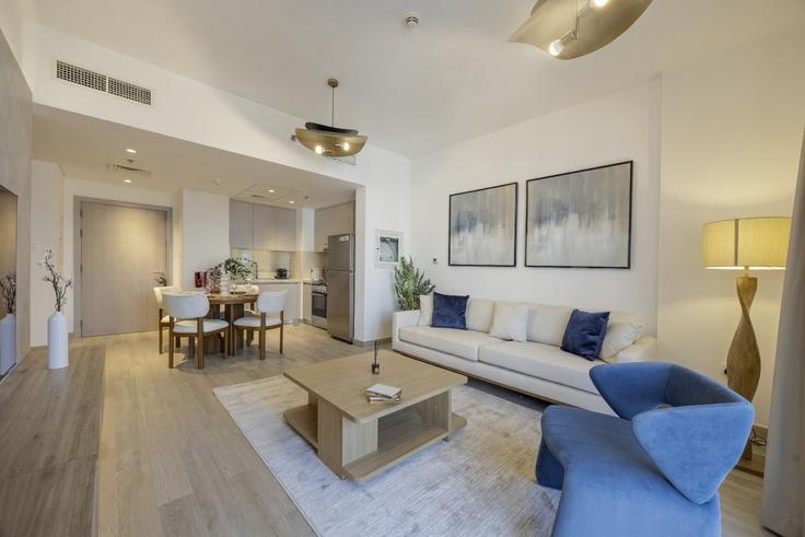 Salle de séjour élégante avec mobilier moderne dans un appartement à Building Tariaq Bedon Esm - bloomfields-holiday-home - 1475129 à Yas Island, Abu Dhabi