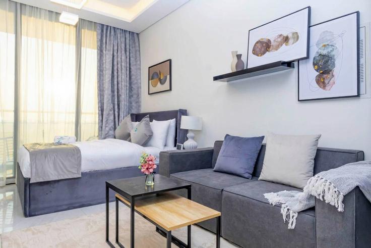 Building Tariaq Bedon Esm - bloomfields-holiday-home - 1474907 adresindeki bir dairede modern mobilyalarla zarif bir şekilde tasarlanmış oturma odası Al Hebiah Second, Dubai