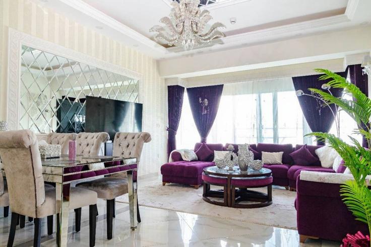 Salle de séjour élégante avec mobilier moderne dans un appartement à Building Ash Shiʹbah Street - bloomfields-holiday-home - 1474841 à Al Reem Island, Abu Dhabi