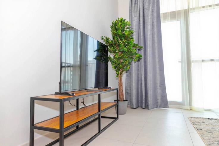 Salle de séjour élégante avec mobilier moderne dans un appartement à Building Bilshuʹoum Street - bloomfields-holiday-home - 1474837 à Al Reem Island, Abu Dhabi