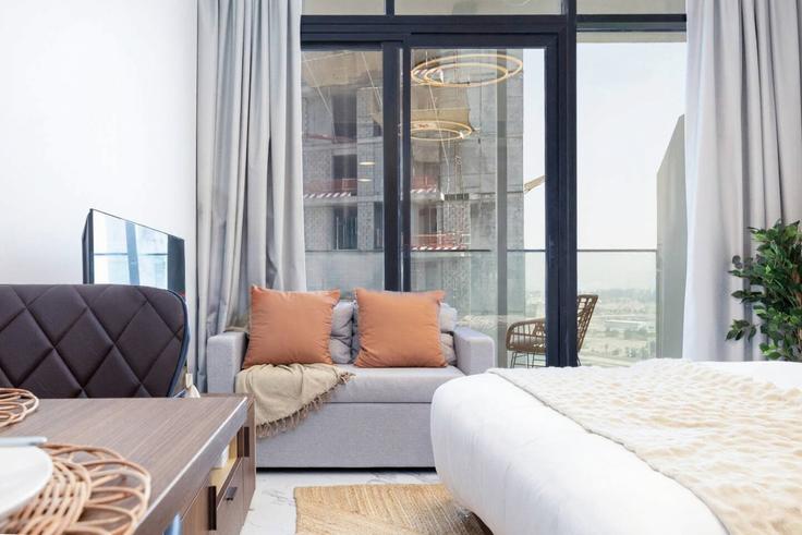 Sala de estar elegantemente projetada com móveis modernos em um apartamento no Building Hamouda Bin Ali Al Dhaheri Street - bloomfields-holiday-home - 1475103 em Al Maryah Island, Abu Dhabi Sala de estar elegantemente projetada com móveis modernos em um apartamento no Building Hamouda Bin Ali Al Dhaheri Street - bloomfields-holiday-home - 1475103 em Al Maryah Island, Abu Dhabi