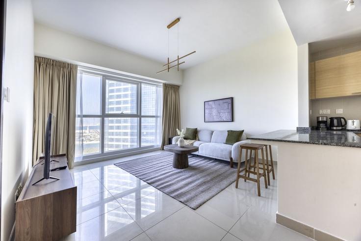 Salle de séjour élégante avec mobilier moderne dans un appartement à Building Matar Bin Thani Al Rumaithi Street - bloomfields-holiday-homes - 1323235 à Al Reem Island, Abu Dhabi Salle de séjour élégante avec mobilier moderne dans un appartement à Building Matar Bin Thani Al Rumaithi Street - bloomfields-holiday-homes - 1323235 à Al Reem Island, Abu Dhabi