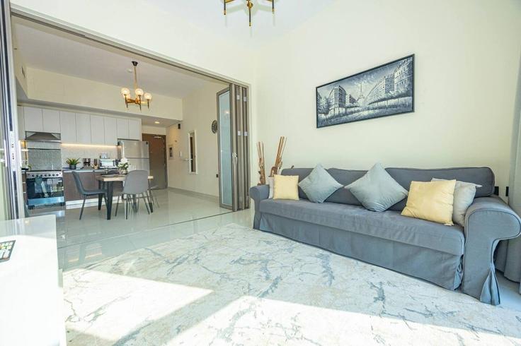 Dubai Silicon Oasis, Dubai 소재 Building Tariaq Bedon Esm - bloomfields-holiday-homes - 1323036 유닛에 마련된, 현대적인 가구로 꾸며진 우아한 디자인의 거실