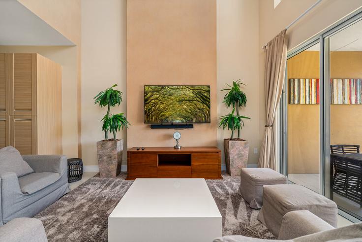 Kissimmee, Kissimmee에 위치한 Building Brasilia Avenue - bluegems - 1018129 - MCO 유닛의 세련된 인테리어가 돋보이는 거실