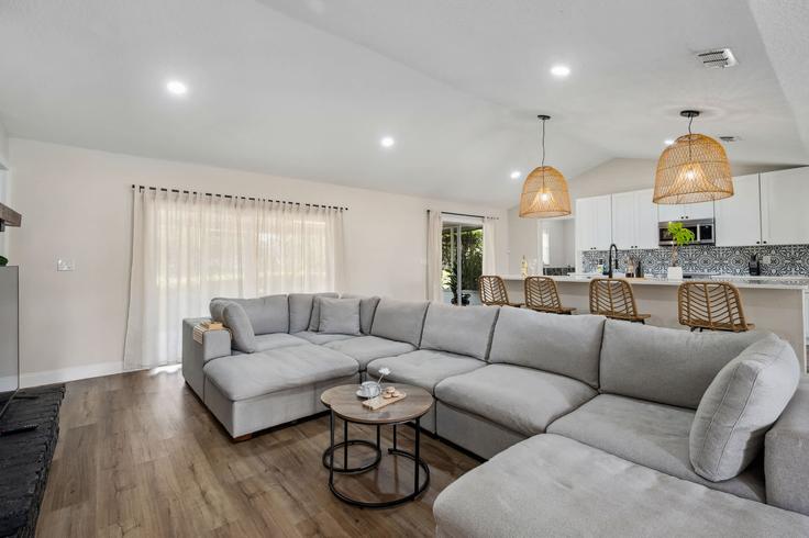Elegantly designed living room with modern furnishings in an apartment at Building Lake Gem Circle - bluegems - 1502693 in Orlando, Orlando Elegantly designed living room with modern furnishings in an apartment at Building Lake Gem Circle - bluegems - 1502693 in Orlando, Orlando