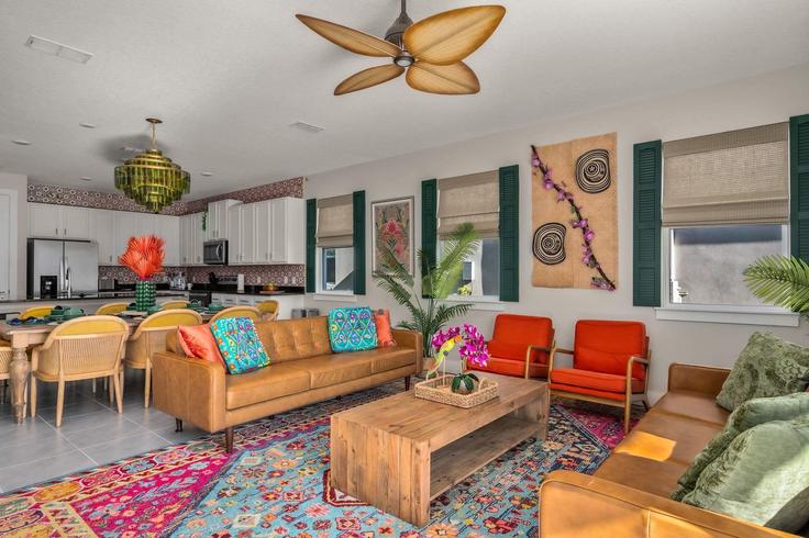 Elegant gestaltetes Wohnzimmer mit moderner Einrichtung in einer Wohnung im Building Gathering Drive - bluegems - 1353793 in Kissimmee, Kissimmee Elegant gestaltetes Wohnzimmer mit moderner Einrichtung in einer Wohnung im Building Gathering Drive - bluegems - 1353793 in Kissimmee, Kissimmee