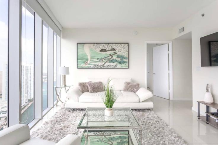 Miami, Miami에 위치한 Building Brickell Avenue - blues-vacation-rentals-llc - 1520349 유닛의 세련된 인테리어가 돋보이는 거실 Miami, Miami에 위치한 Building Brickell Avenue - blues-vacation-rentals-llc - 1520349 유닛의 세련된 인테리어가 돋보이는 거실