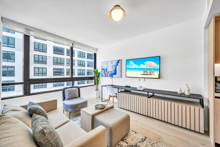 Salle de séjour élégante avec mobilier moderne dans un appartement à Building North Miami Avenue - blues-vacation-rentals-llc - 1520402 à Miami, Miami Salle de séjour élégante avec mobilier moderne dans un appartement à Building North Miami Avenue - blues-vacation-rentals-llc - 1520402 à Miami, Miami