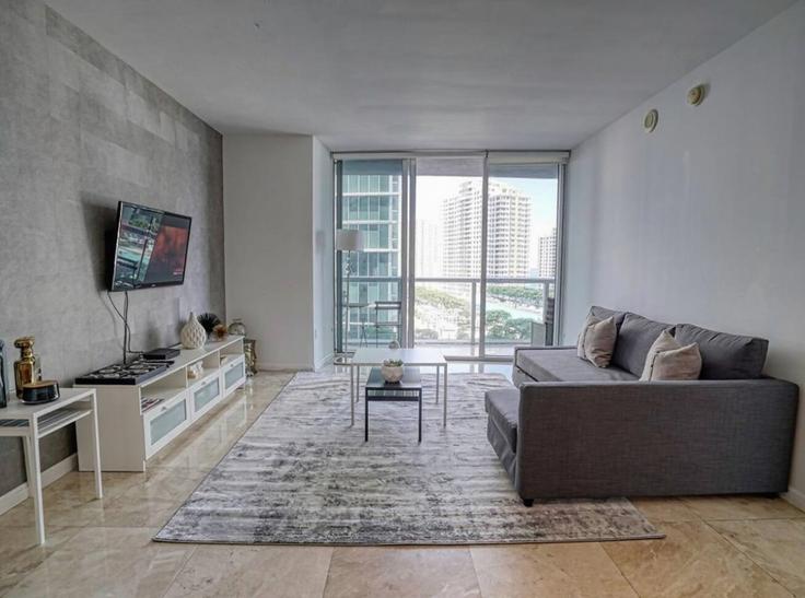 Building Brickell Avenue - blues-vacation-rentals-llc - 1520374 adresindeki bir dairede modern mobilyalarla zarif bir şekilde tasarlanmış oturma odası Miami, Miami