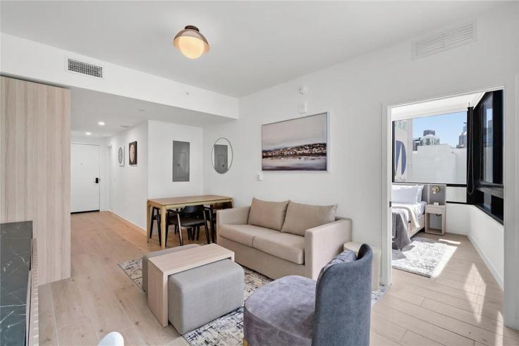 Salle de séjour élégante avec mobilier moderne dans un appartement à Building North Miami Avenue - blues-vacation-rentals-llc - 1520402 à Miami, Miami