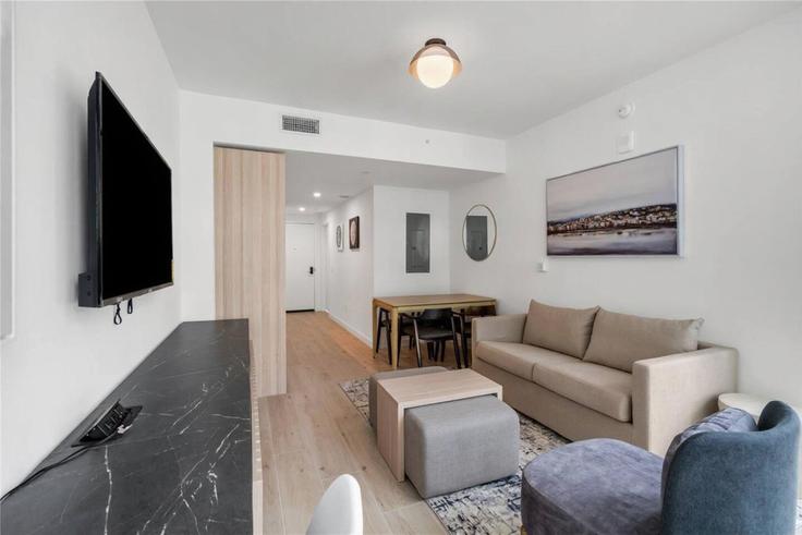 Miami, Miami에 위치한 Building North Miami Avenue - blues-vacation-rentals-llc - 1520399 유닛의 세련된 인테리어가 돋보이는 거실 Miami, Miami에 위치한 Building North Miami Avenue - blues-vacation-rentals-llc - 1520399 유닛의 세련된 인테리어가 돋보이는 거실