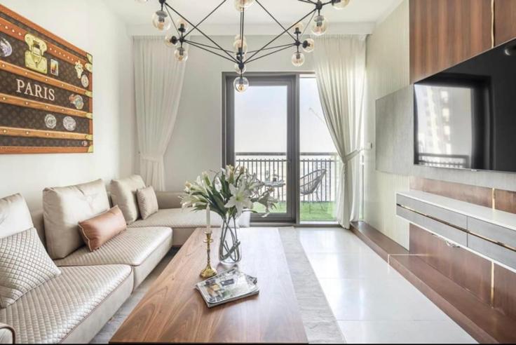Elegant gestaltetes Wohnzimmer mit moderner Einrichtung in einer Wohnung im Building Tariaq Bedon Esm - blvd-holiday-homes-rental-llc - 1515609 in Ras Al Khor, Dubai