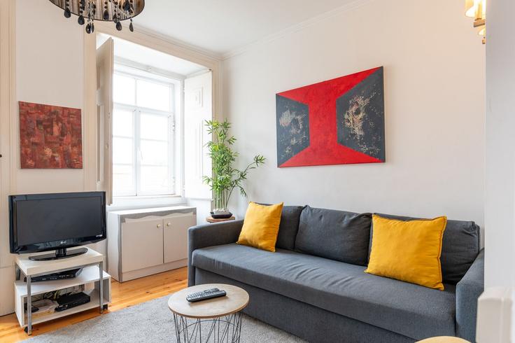 Sala de estar elegantemente projetada com móveis modernos em um apartamento no Building Calçada da Patriarcal - bmyguest - 1329437 em Santo António, Lisbon Sala de estar elegantemente projetada com móveis modernos em um apartamento no Building Calçada da Patriarcal - bmyguest - 1329437 em Santo António, Lisbon