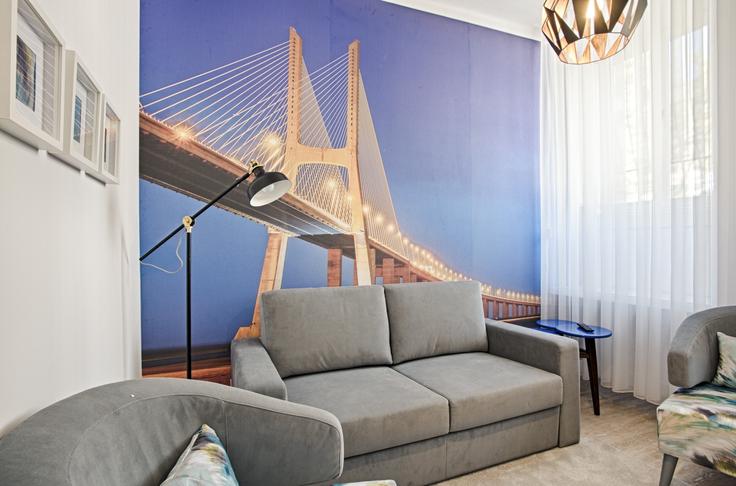 Sala de estar elegantemente projetada com móveis modernos em um apartamento no Building Rua do Embaixador - bmyguest - 1468375 em Belém, Lisbon Sala de estar elegantemente projetada com móveis modernos em um apartamento no Building Rua do Embaixador - bmyguest - 1468375 em Belém, Lisbon