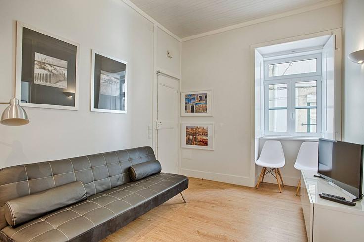Salle de séjour élégante avec mobilier moderne dans un appartement à Building Beco da Cardosa - bmyguest - 1468358 à Santa Maria Maior, Lisbon Salle de séjour élégante avec mobilier moderne dans un appartement à Building Beco da Cardosa - bmyguest - 1468358 à Santa Maria Maior, Lisbon