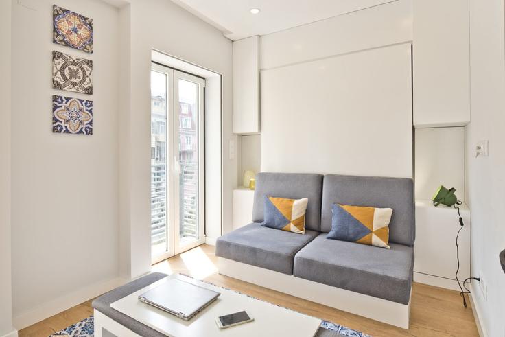 Elegant gestaltetes Wohnzimmer mit moderner Einrichtung in einer Wohnung im Building Travessa dos Brunos - bmyguest - 1468385 in Estrela, Lisbon Elegant gestaltetes Wohnzimmer mit moderner Einrichtung in einer Wohnung im Building Travessa dos Brunos - bmyguest - 1468385 in Estrela, Lisbon